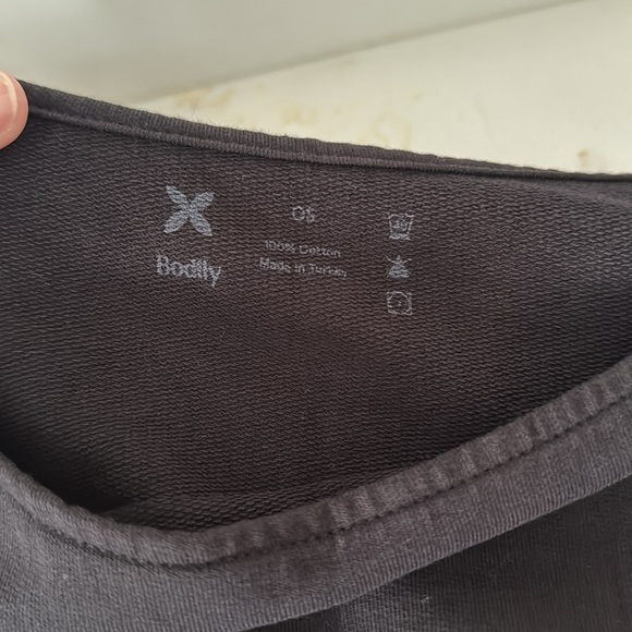 SOLD Bodily Breastfeeding Cover in Black - Picture 4 of 4